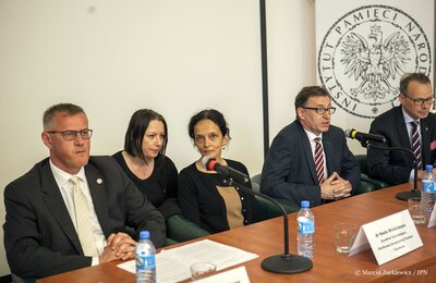 Konferencja prasowa na „Przystanku Historia”. Fot. Marcin Jurkiewicz (IPN)