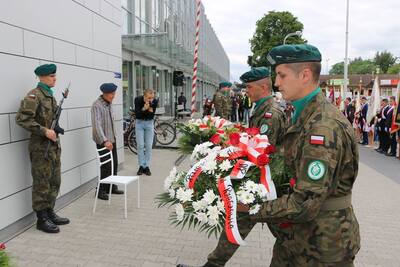 Wieniec składa delegacja 21. Brygady Strzelców Podhalańskich. Fot. Starostwo Powiatowe w Jarosławiu