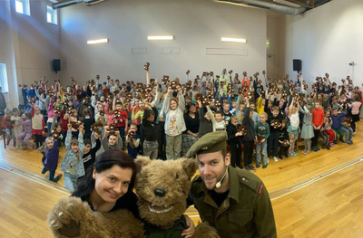 Spektakl „Historia Misia Wojtka” na Litwie. Progimnazjum im. Jana Pawła II w Wilnie – 17–19 kwietnia 2023. Fot. IPN