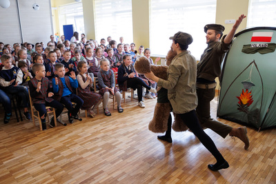 Spektakl „Historia Misia Wojtka” na Litwie. Przedszkole Zielone Wzgórze – 17–19 kwietnia 2023. Fot. Marian Paluszkiewicz