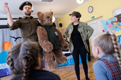 Spektakl „Historia Misia Wojtka” na Litwie. Przedszkole Zielone Wzgórze – 17–19 kwietnia 2023. Fot. Marian Paluszkiewicz