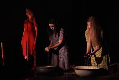 Kadr z przedstawienia „Ballady o Wołyniu”. Fot. Piotr Życieński