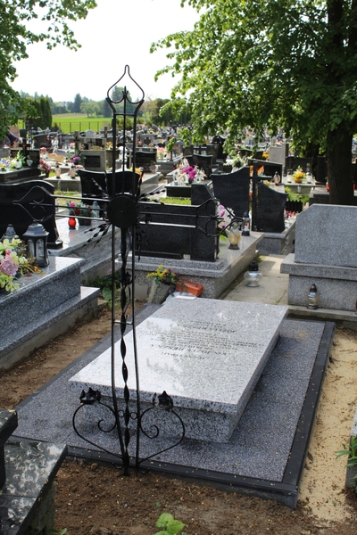 Grób weterana po remoncie