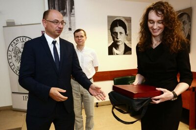 Nagrodę odebrała Katarzyna Nuckowska-Cherej. Fot. Sławomir Kasper (IPN)