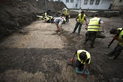 Na terenie więzienia przy ul. Rakowieckiej odnaleziono pierwsze szczątki ofiar zbrodni. Fot. Marta Brzozowska-Smolańska (IPN)