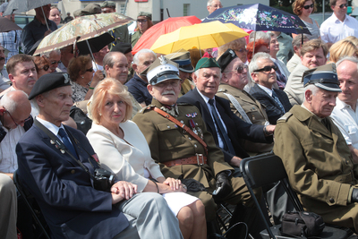 Uroczystość przy Pomniku Czynu Zbrojnego Polonii Amerykańskiej w Warszawie. Fot. Piotr Życieński (IPN)