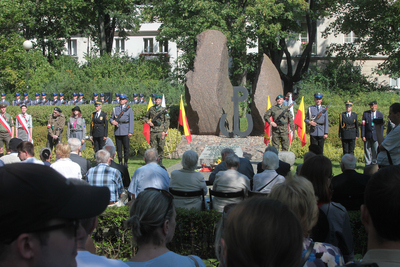 Uroczystości przy pomniku „Mokotów Walczący 1944”. Fot. Piotr Życieński (IPN)