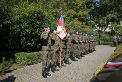 Uroczystości przy pomniku „Mokotów Walczący 1944”. Fot. Piotr Życieński (IPN)