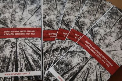 Materiały informacyjne Centrum Polsko-Rosyjskiego Dialogu i Porozumienia. Fot. Inga Budweil (IPN)
