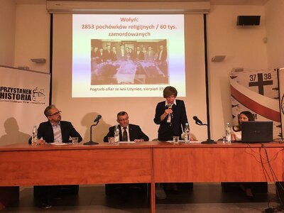 Na zdjęciu od lewej: prowadzący spotkanie red. Marcin Wikło, dr Leon Popek, Ewa Siemaszko i dr Dominika Siemińska