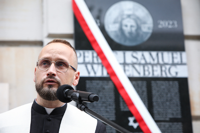 Odsłonięcie tablicy upamiętniającej Pereca i Samuela Willenbergów – Warszawa, 1 sierpnia 2023. Fot. Sławek Kasper (IPN)