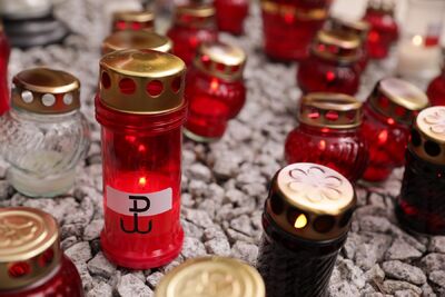 Uroczystości pod pomnikiem Gloria Victis na Cmentarzu Wojskowym na Powązkach. Fot. Mikołaj Bujak (IPN)