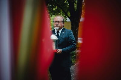 Składanie kwiatów przy grobie gen. A. Chruściela ,,Montera" i pod pomnikiem Matki. Fot. Mateusz Niegowski (IPN)