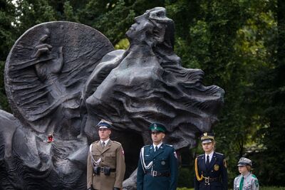 Uroczystości na Cmentarzu Powstańców Warszawy pod Pomnikiem Polegli Niepokonani – 1 sierpnia 2023. Fot. Sławek Kasper (IPN)