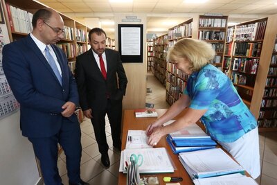 Wiceprezes IPN dr Mateusz Szpytma, Jarosław Godun - dyrektor Instytutu Polskiego w Sofii, Halina Krastewa z Instytutu Polskiego.