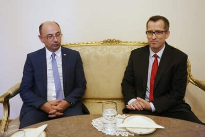 Wiceprezes IPN dr Mateusz Szpytma, chargé d'affaires Andrzej Mojkowski (Ambasada RP w Sofii).