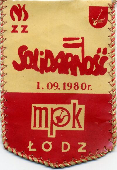 Proporczyk upamiętniający narodziny „Solidarności” w łódzkim MPK. Ze zbiorów IPN w Łodzi