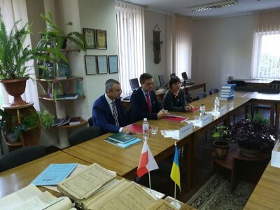 Zastępcy dyrektora Archiwum IPN Mariusz Kwaśniak, dr Mariusz Żuławnik oraz dr Dorota Lewsza z Samodzielnej Sekcji Kontaktów Międzynarodowych Biura Prezesa IPN w Państwowym Archiwum Obwodu Chmielnickiego