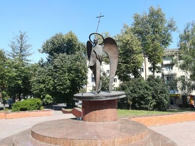 Pomnik na skwerze w Chmielnickim, gdzie funkcjonariusze NKWD wykonywali wyroki śmierci na Polakach w ramach tzw. operacji antypolskiej w latach 1937–1938, fot. Mariusz Żuławnik