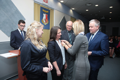 Odznaczenie dla dr Dominiki Siemińskiej. Fot. Piotr Życieński / IPN