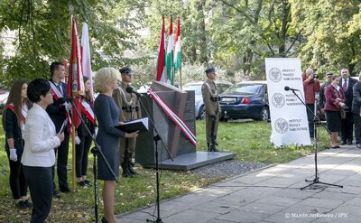 Uroczystość odsłonięcia pomnika pamięci Węgierskich Honwedów, którzy wsparli Powstańców Warszawskich – Warszawa, 19 września 2017. Fot. Marcin Jurkiewicz / IPN