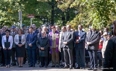 Uroczystość odsłonięcia pomnika pamięci Węgierskich Honwedów, którzy wsparli Powstańców Warszawskich – Warszawa, 19 września 2017. Fot. Marcin Jurkiewicz / IPN