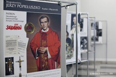 Otwarcie wystawy z okazji 70. rocznicy urodzin bł. ks. Jerzego Popiełuszki – Senat RP, 21 września 2017. Fot. Marcin Jurkiewicz / IPN