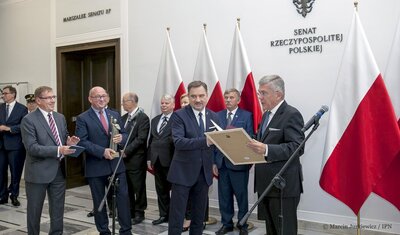 Otwarcie wystawy z okazji 70. rocznicy urodzin bł. ks. Jerzego Popiełuszki – Senat RP, 21 września 2017. Fot. Marcin Jurkiewicz / IPN