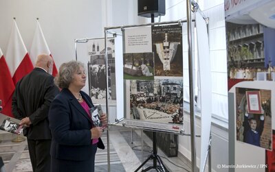 Otwarcie wystawy z okazji 70. rocznicy urodzin bł. ks. Jerzego Popiełuszki – Senat RP, 21 września 2017. Fot. Marcin Jurkiewicz / IPN