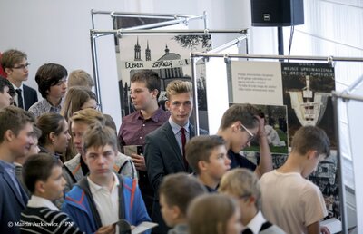 Otwarcie wystawy z okazji 70. rocznicy urodzin bł. ks. Jerzego Popiełuszki – Senat RP, 21 września 2017. Fot. Marcin Jurkiewicz / IPN