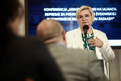Konferencja naukowa „Niemiecki mord na Ulmach. Represje za pomoc ludności żydowskiej w kontekście realiów czasu Zagłady” w Warszawie. Na zdj. Szef Kancelarii Prezydenta RP Grażyna Ignaczak-Bandych – 7 września 2023. Fot. Sławek Kasper (IPN)