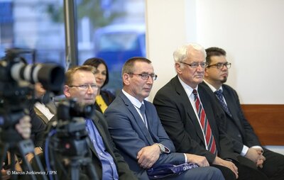 Dzień Pamięci Anny Solidarność – Od lewej: Piotr Walentynowicz, Janusz Walentynowicz i Krzysztof Wyszkowski – Warszawa, 26 września 2017. Fot. Marcin Jurkiewicz / IPN