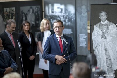 Otwarcie wystawy o Błogosławionym Jerzym Popiełuszce w Sejmie RP – prezes IPN dr Jarosław Szarek – 27 września 2017. Fot. Marcin Jurkiewicz/IPN