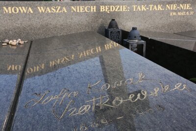 Górki Wielkie, nagrobek Zofii Kossak-Szczuckiej (II voto Szatkowskiej) i jej męża Zygmunta Szatkowskiego