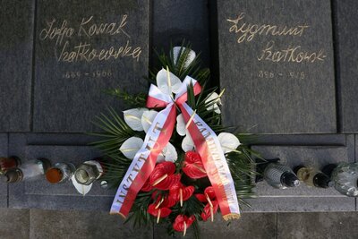 Górki Wielkie, nagrobek Zofii Kossak-Szczuckiej (II voto Szatkowskiej) i jej męża Zygmunta Szatkowskiego