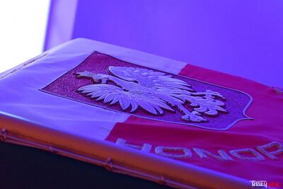 Sztandar Zespołu Szkół Techniczno-Usługowych w Będzinie. Fot. BUW IPN