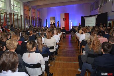 Program artystyczny zaprezentowała młodzież szkolna. Fot. BUW IPN