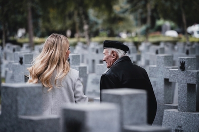 Poświęcenie wyremontowanych grobów żołnierzy Wojska Polskiego z września 1939 r. – fot. Mateusz Niegowski / BUWiM IPN