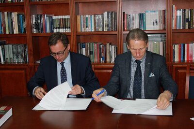 Prezes IPN dr Jarosław Szarek oraz dyrektor Instytutu Historii Litwy w Wilnie dr Rimantas Miknys. Fot. Inga Budweil (IPN)