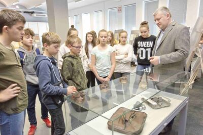 Spotkanie z dokumentem w Archiwum IPN. Fot. Katarzyna Adamów/ IPN