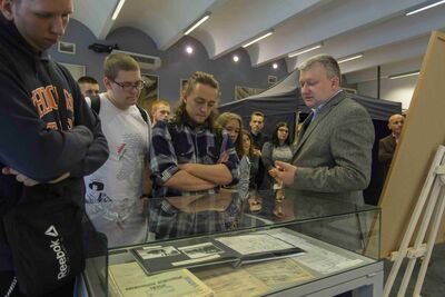 Spotkanie z dokumentem w Archiwum IPN. Fot. Katarzyna Adamów/ IPN