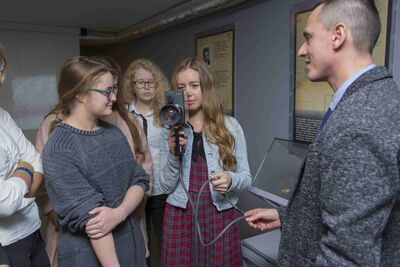 Spotkanie z dokumentem w Archiwum IPN. Fot. Katarzyna Adamów/ IPN