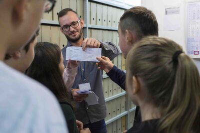 Spotkanie z dokumentem w Archiwum IPN. Fot. Katarzyna Adamów/ IPN