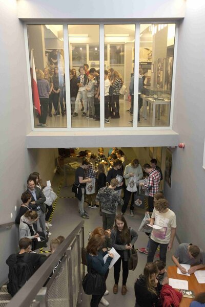 Spotkanie z dokumentem w Archiwum IPN. Fot. Katarzyna Adamów/ IPN