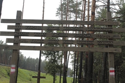 Upamiętnienie zamordowanych w Kuropatach. Fot. IPN.