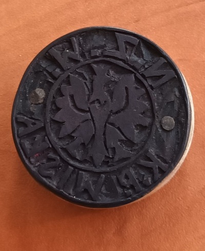 Pieczęć „N.Z.W. KP Wisła”. Fot. Elżbieta Strzeszewska (IPN)