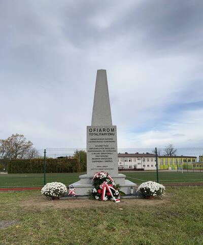 Pomnik w hołdzie Ofiarom totalitaryzmu – fot. MN/BUWiM