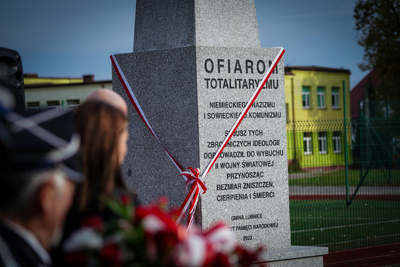 Pomnik w hołdzie Ofiarom totalitaryzmu – fot. MN/BUWiM