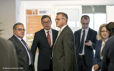 Konferencja prasowa w sprawie okoliczności śmierci Piotra Bartoszcze – 26 października 2017. Fot. Marcin Jurkiewicz / IPN