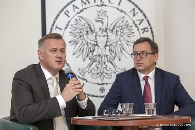 Konferencja prasowa w sprawie okoliczności śmierci Piotra Bartoszcze – 26 października 2017. Fot. Marcin Jurkiewicz / IPN